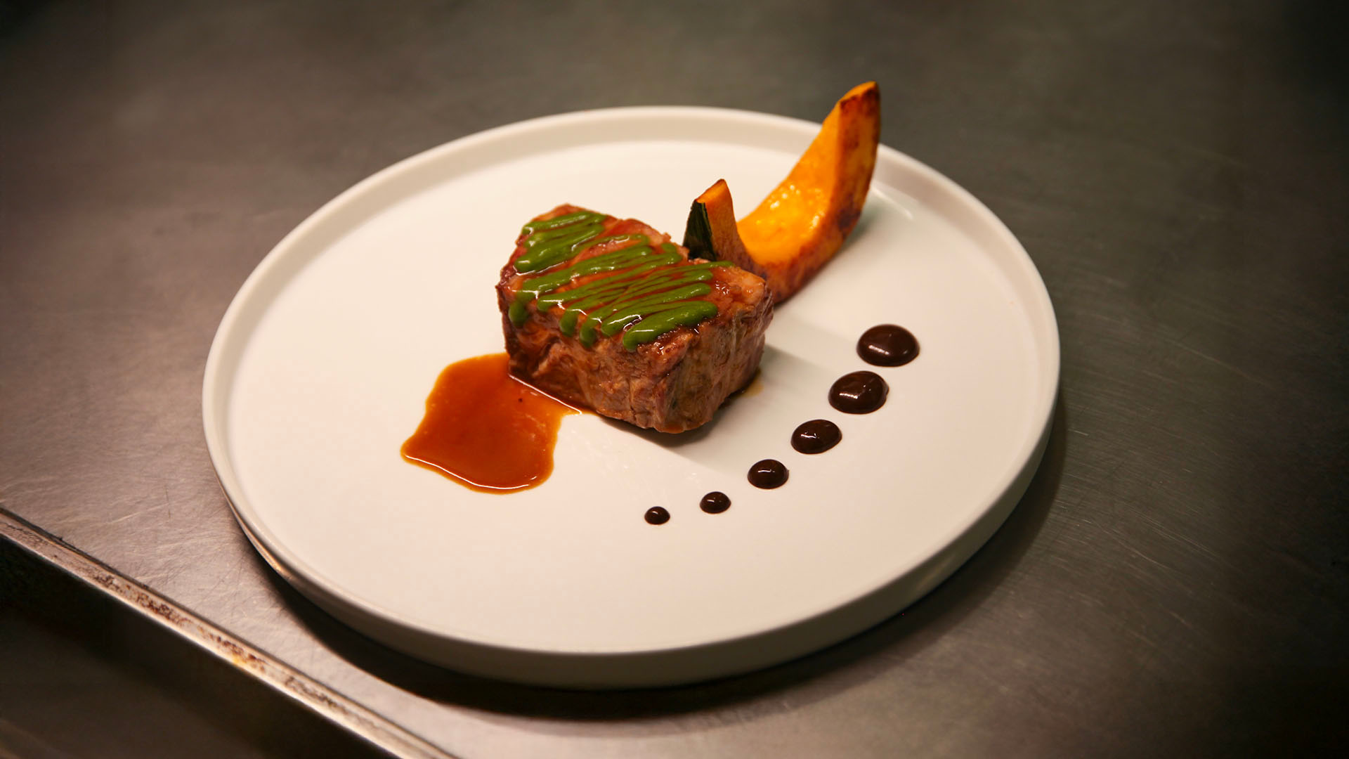 Equilibrio e creatività: Coppa di maialino, zucca e aglio nero